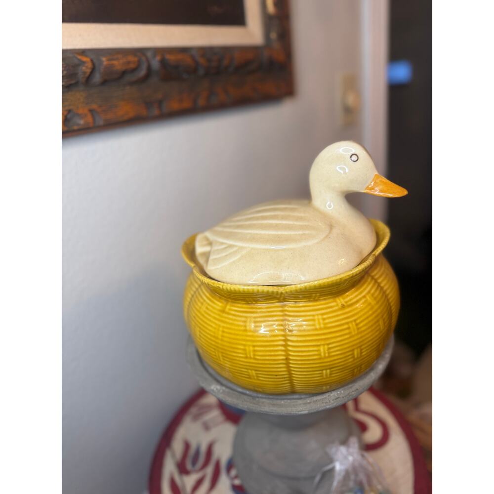Vintage Los Angeles Pottery Duck on Nest Cookie Jar | Yellow Basketweave Ceramic - Picture 6 of 7